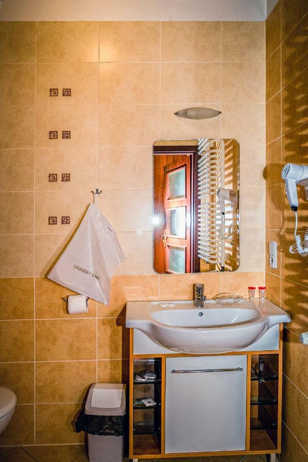קילצה Hotel Hellada מראה חיצוני תמונה