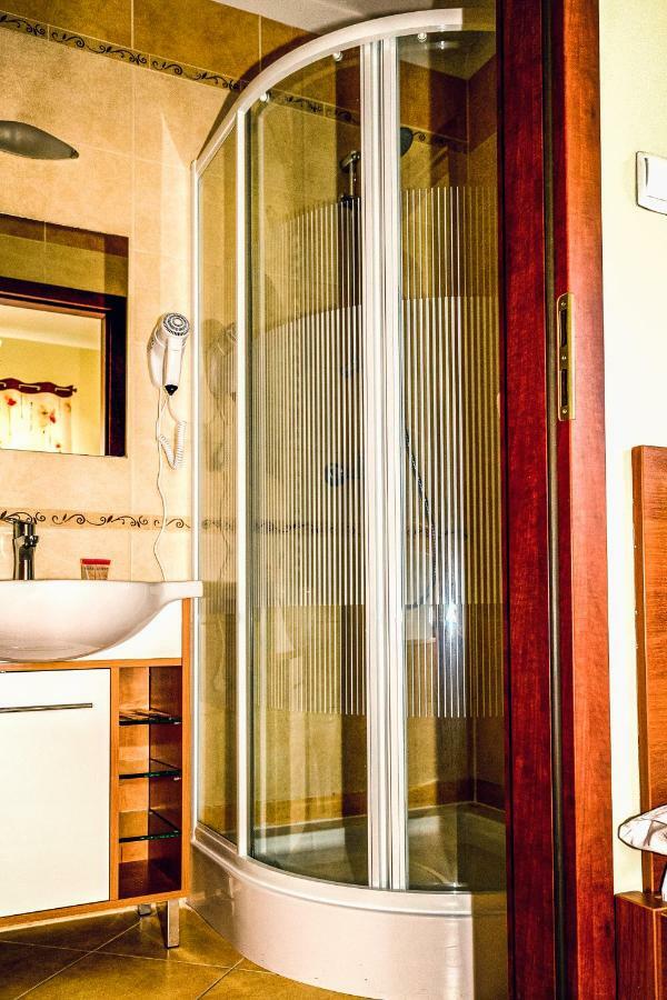קילצה Hotel Hellada מראה חיצוני תמונה