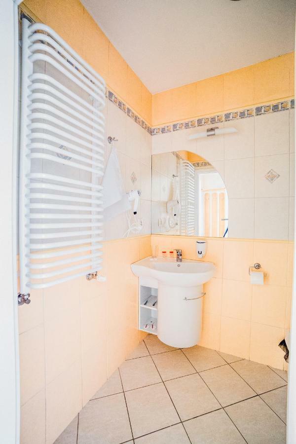 קילצה Hotel Hellada מראה חיצוני תמונה